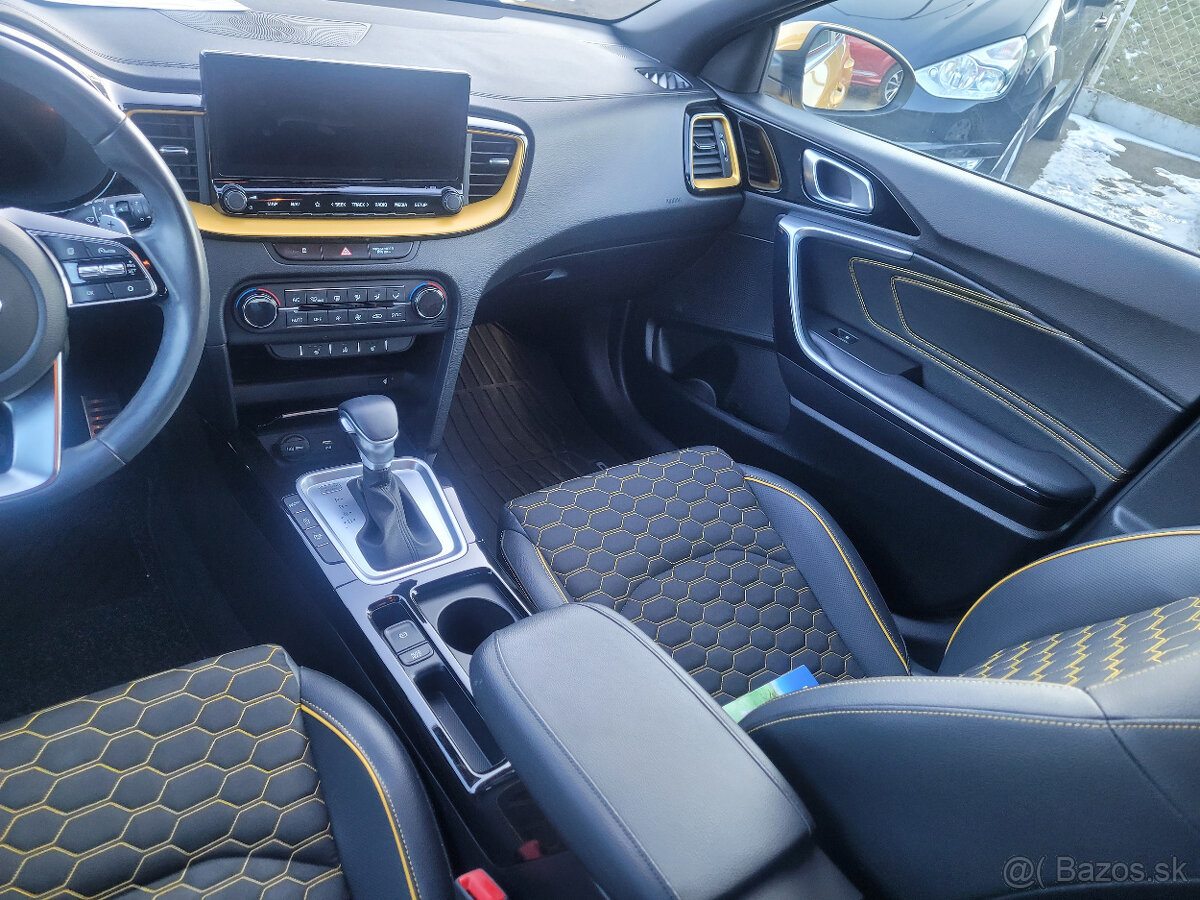 Kia XCee´d, 1,6CRDI 100KW EXCLUSIV 46000KM - 11