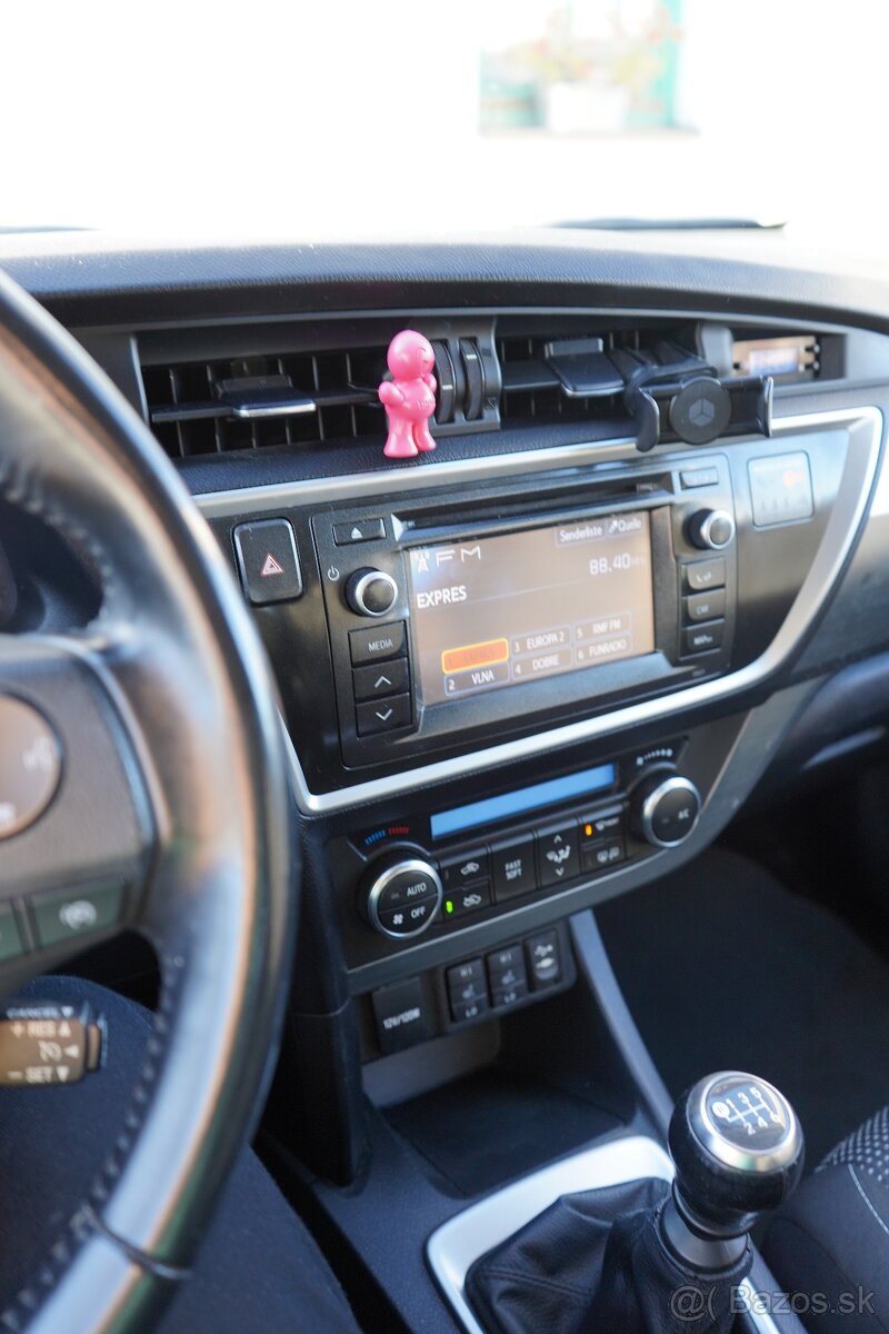 Toyota Auris 1.6 VVT-i (97 kW, 6-st. manuál) – benzín - 11