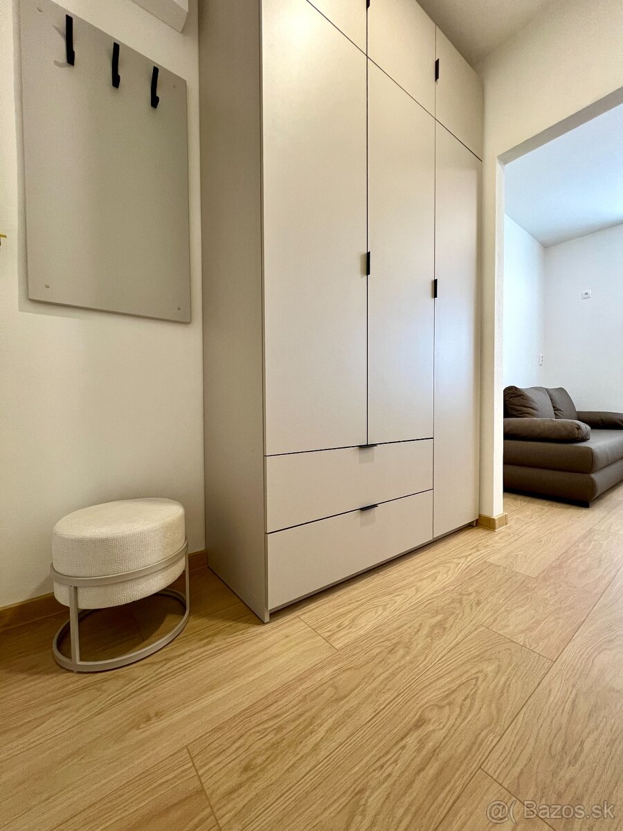 REZERVOVANÉ Exkluzívny byt, garsónka NMnV so záhradkou - 11