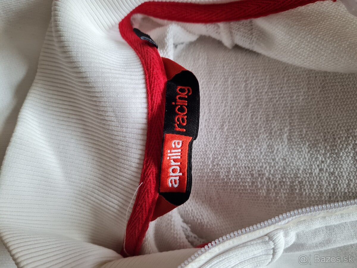 Apríla MAX 125+ dve prilby - 11