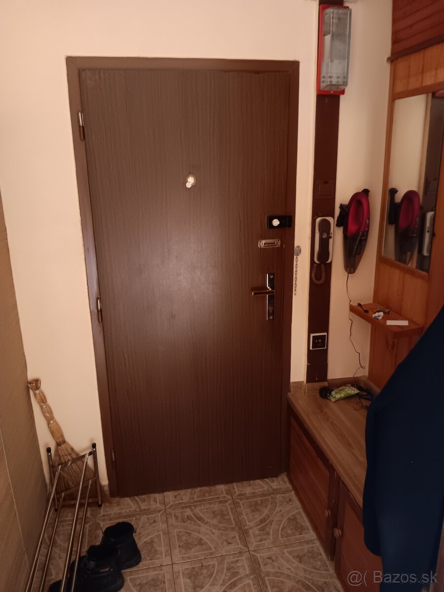 Na dlhodobý prenájom 4 izbový byt, Sečovce - 11