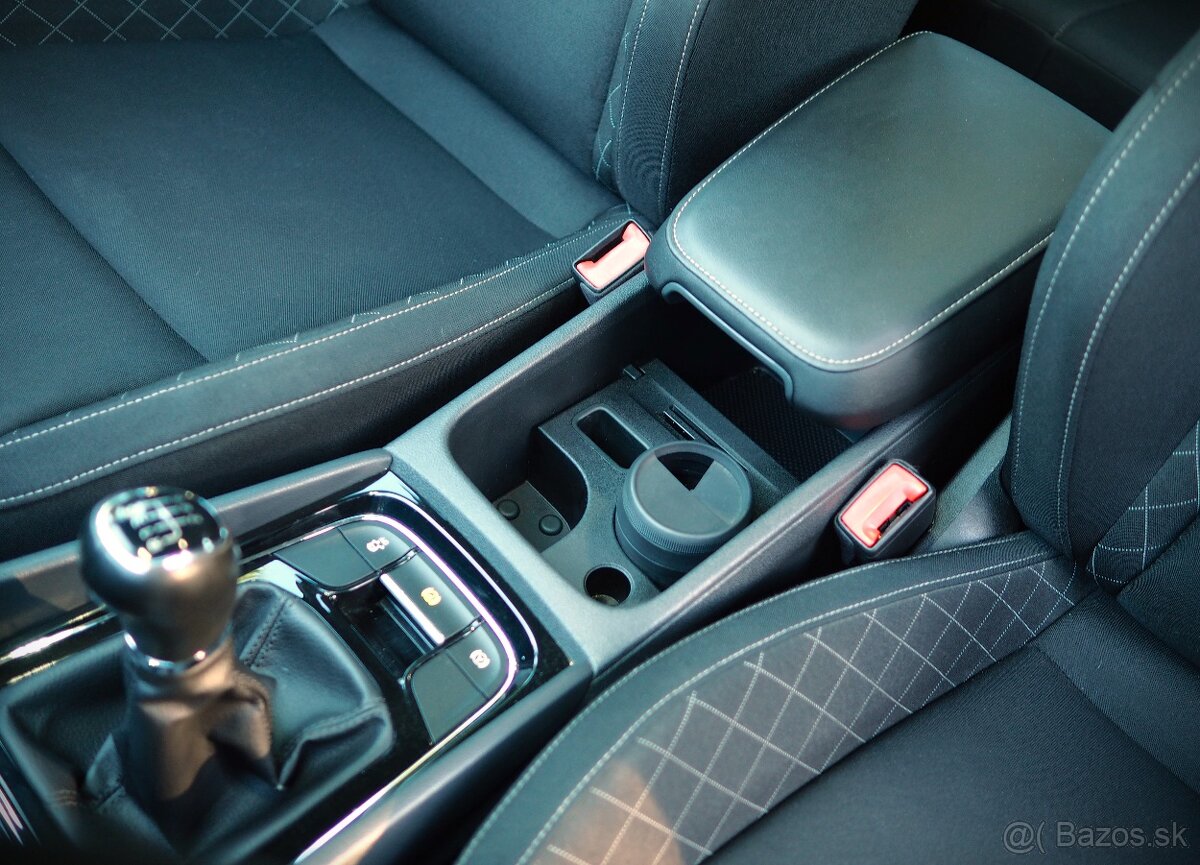 KAROQ 1.6 TDi 4-Valec,Executive,1/2019,Full LED,GPS,FRONT - 11