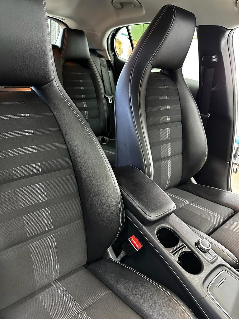 Mercedes-Benz GLA 200D 4MATIC FACELIFT - 11