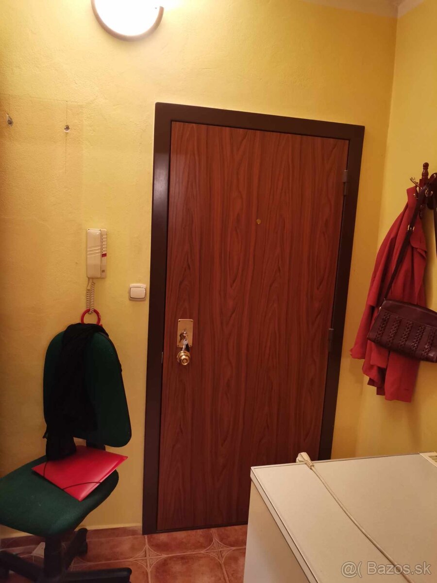 Veľký 2 izbový - 11