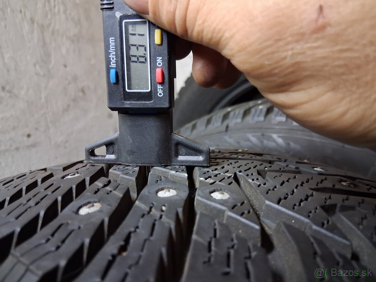 Nokian 215/55 R17 - 11