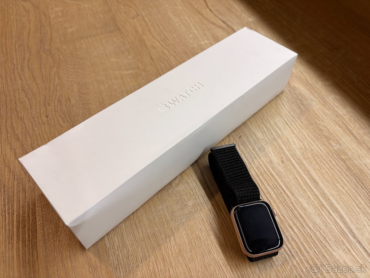 Apple Watch 4, Gold Aluminium, 44mm - 11