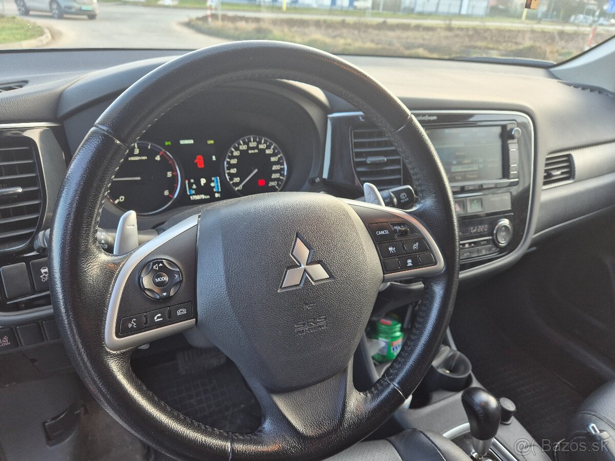 Mitsubishi Outlander 2.2 DI-D Intense+ - 11