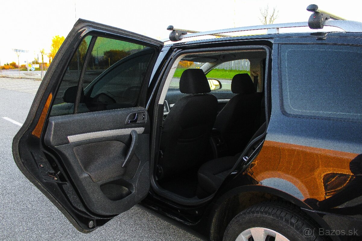 Škoda Octavia Combi 2.0 TDI 4x4 Elegance - 11