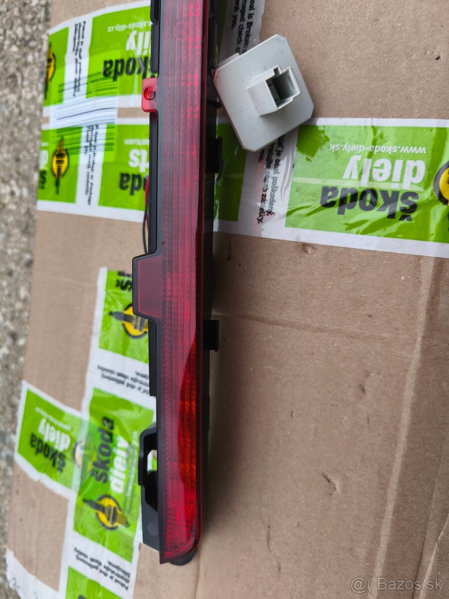 Tretie brzdové svetlo Mercedes GLC , E class , GLA ,Vito - 11