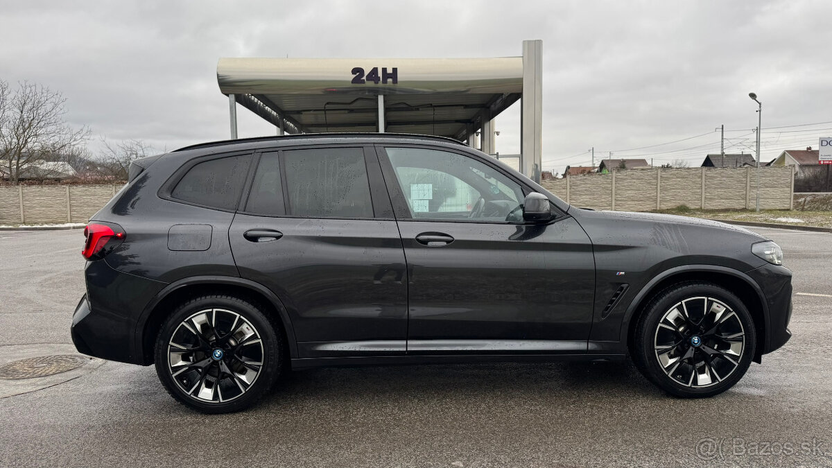 BMW iX3 A/T - 11