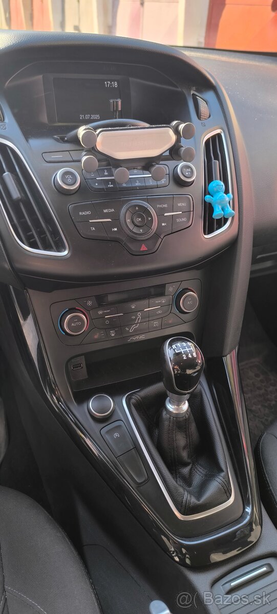 Ford Focus Kombi 1.0 EcoBoost Titanium X - 11