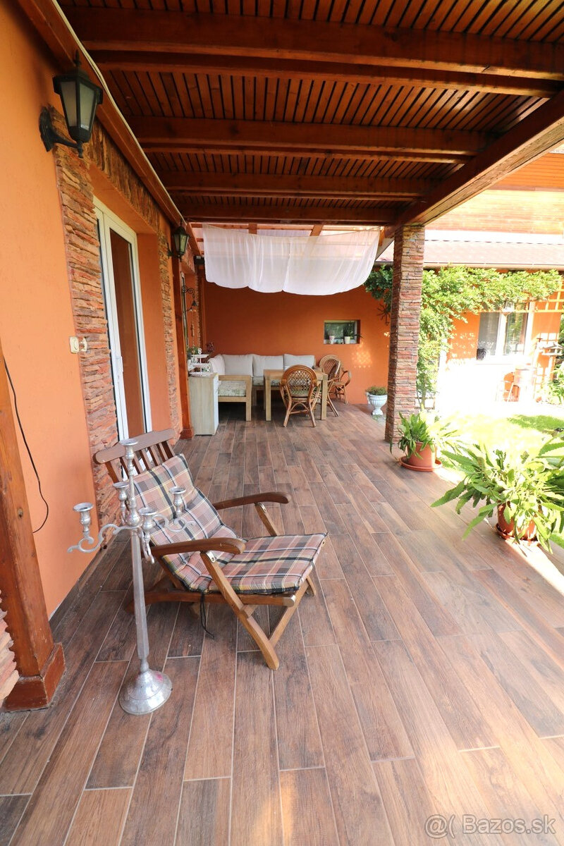 PREDAJ RODINNÝ DOM S BAZÉNOM A PRIESTOROM NA PODNIKANIE - 11