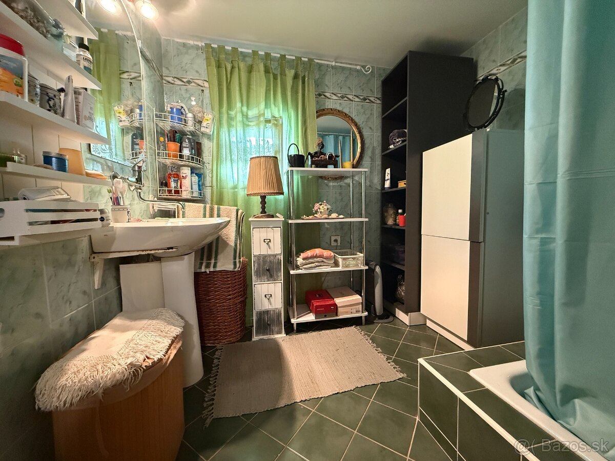 PREDAJ - RODINNÝ DOM - CHALUPA - JEDĽOVÉ KOSTOĽANY - 11