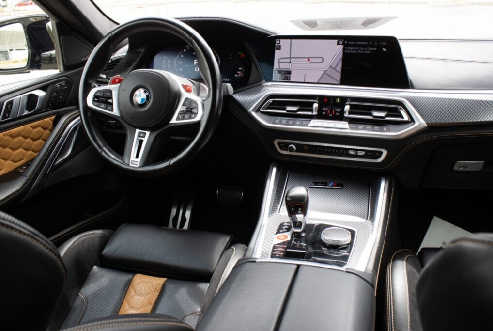 BMW X6 M Competition z roku 2021 - 11