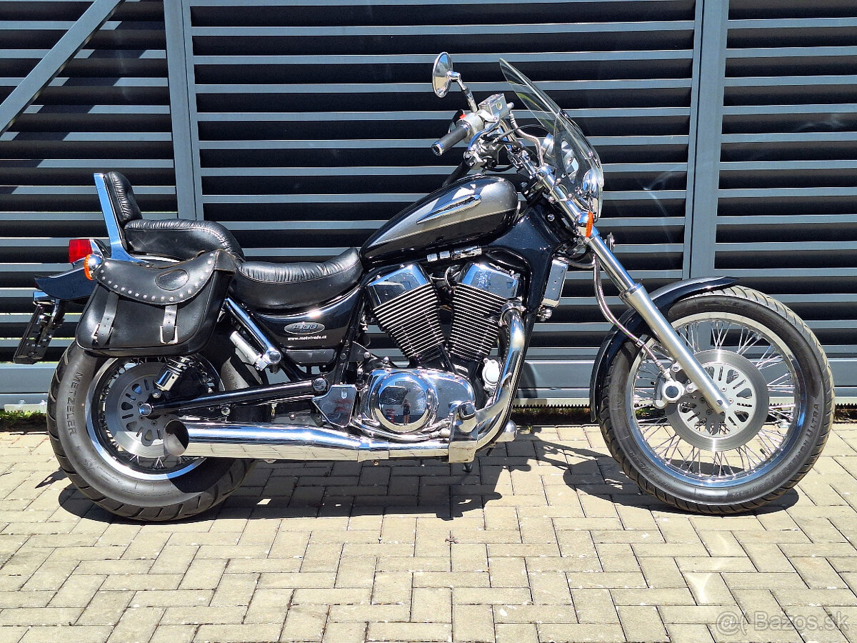 SUZUKI VS 1400 Intruder - 11