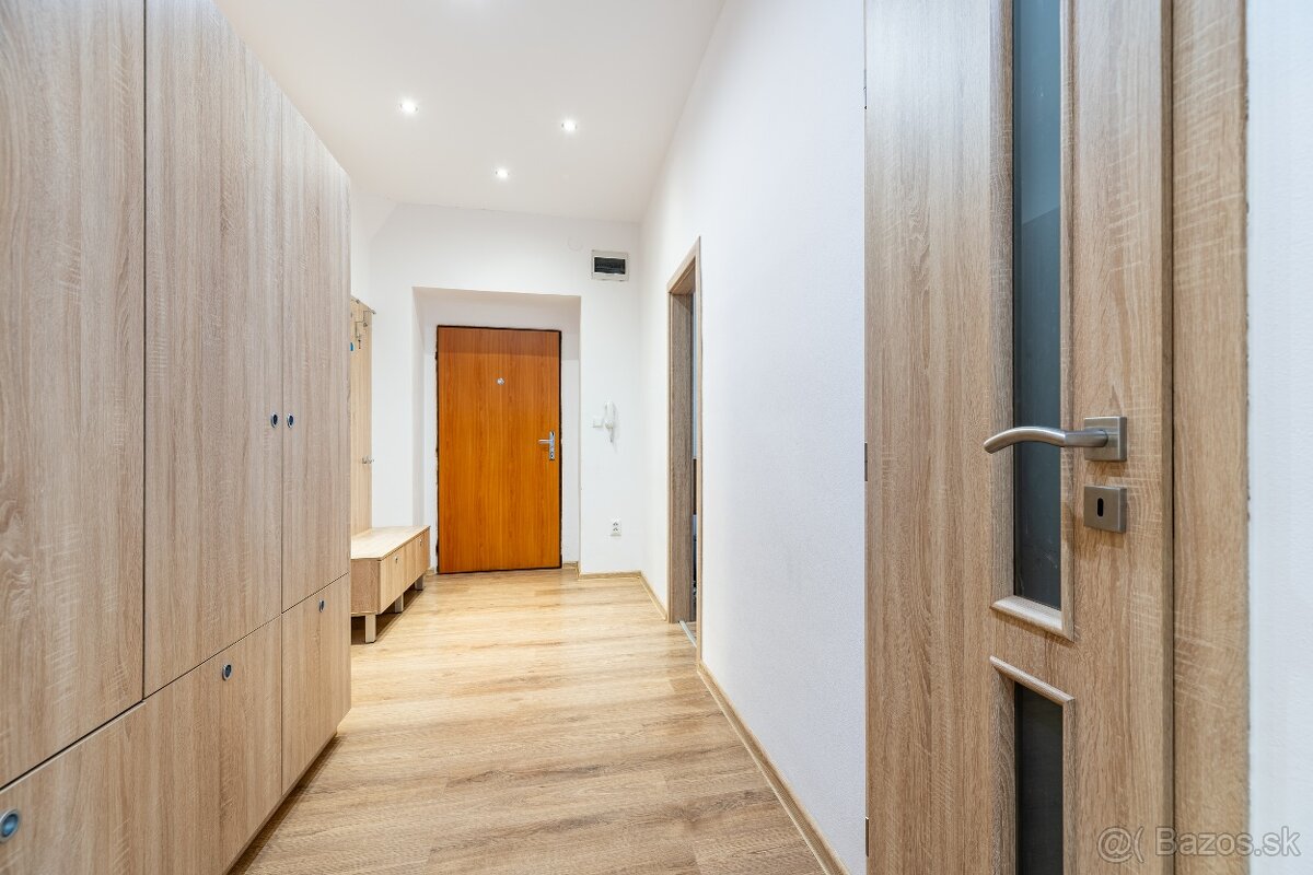 Priestranný 2-izbový byt po kompletnej rekonštrukcii v centr - 11