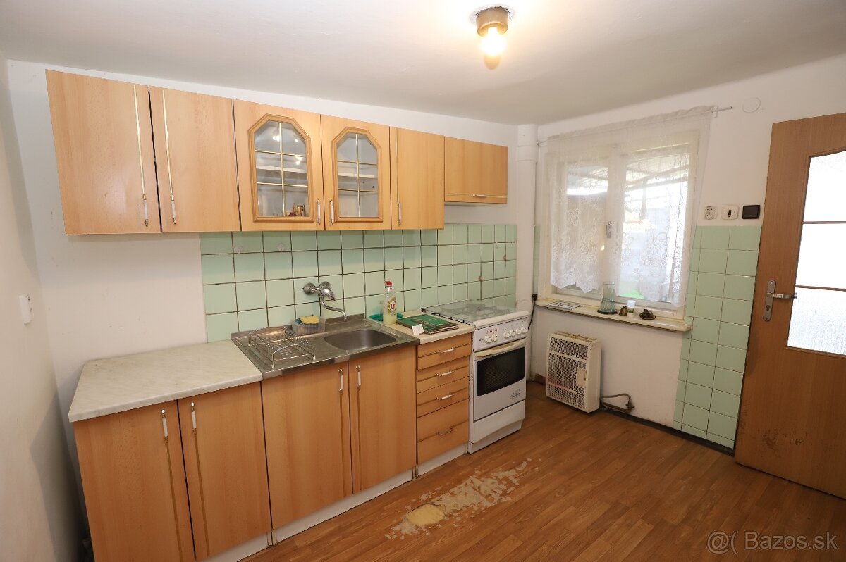 4 izbový rodinný dom s garážou v obľúbenej lokalite "západ - 11