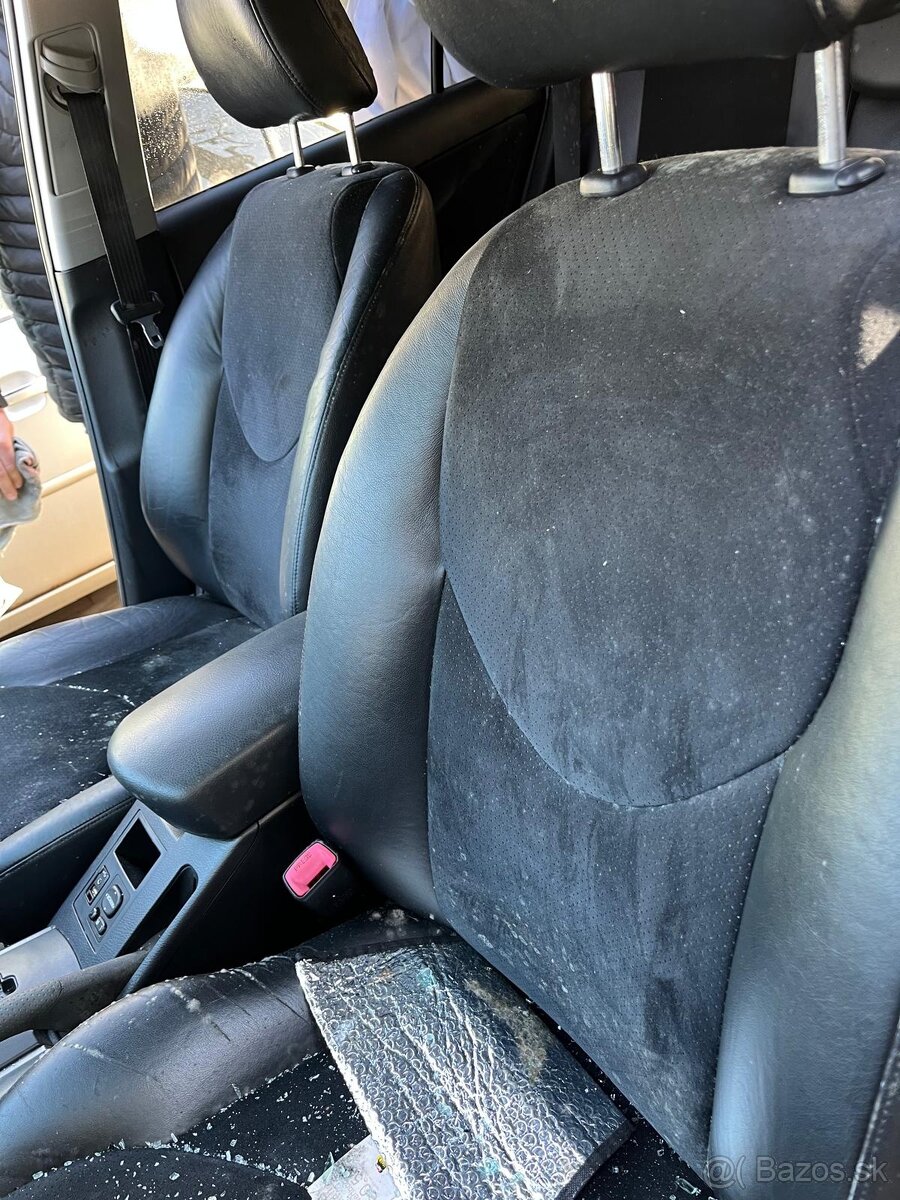 Predám Toyota RAV4 - 11