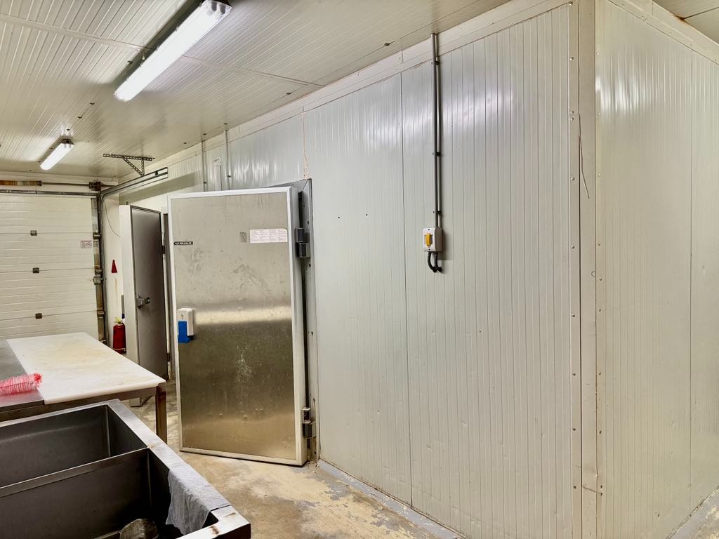 Prevádzkové budovy v Pôtri - Možnosť kúpy samostatne - 11