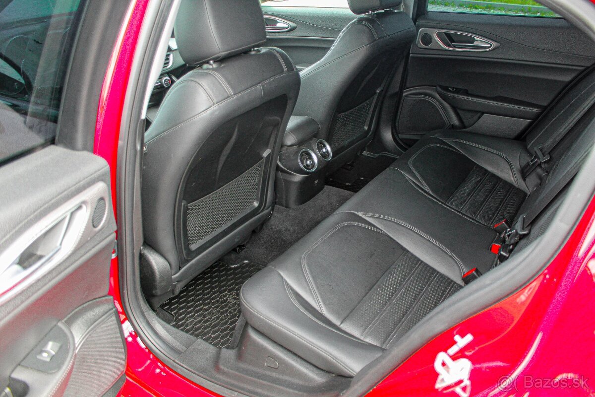 "Predané" Alfa Romeo Giulia 2.2 JTDM Veloce AT AWD - 11