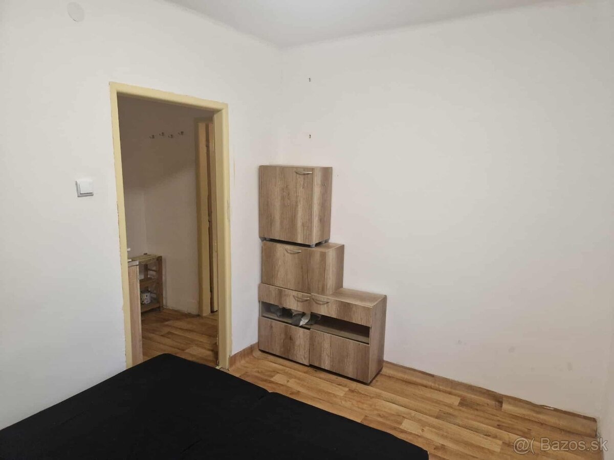 Na predaj 2 izbový byt mesto Nováky. - 11