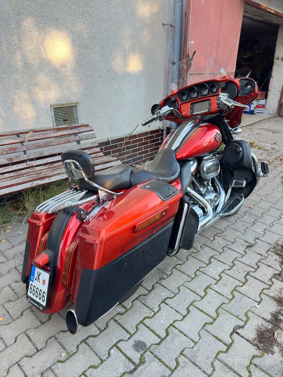 Harley Davidson Street glide CVO - 11