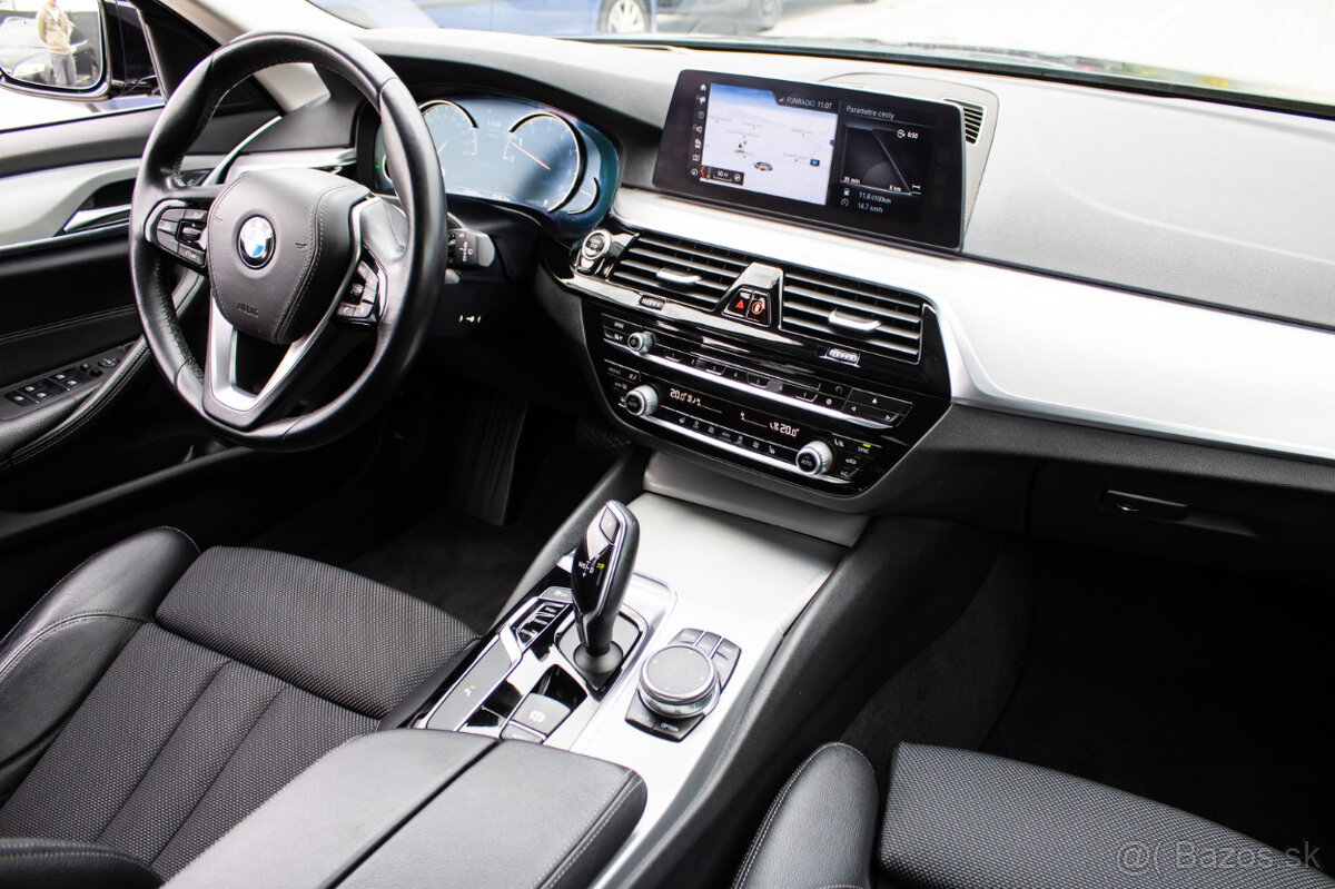 Bmw 5 Touring 530i 4x4 xDrive Sport benzín automat - 11