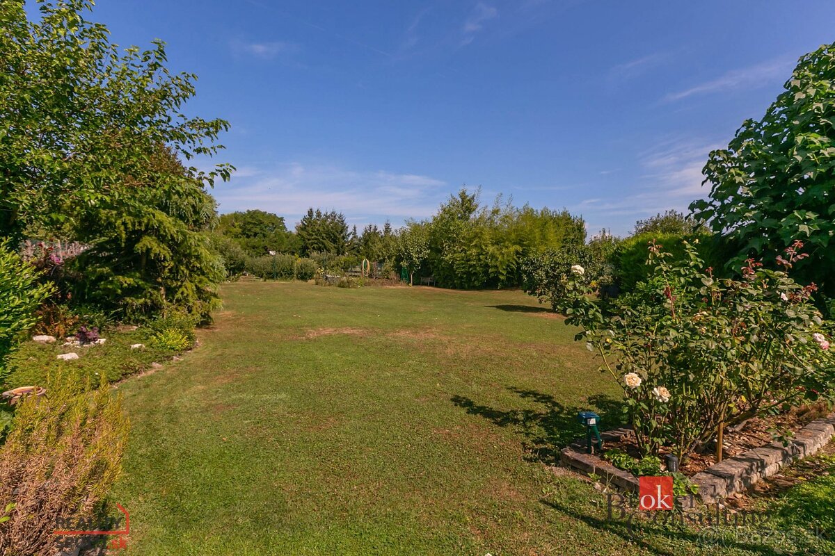 Priestranný, zrekonštruovaný 6 izbový rodinný dom so zariad - 11