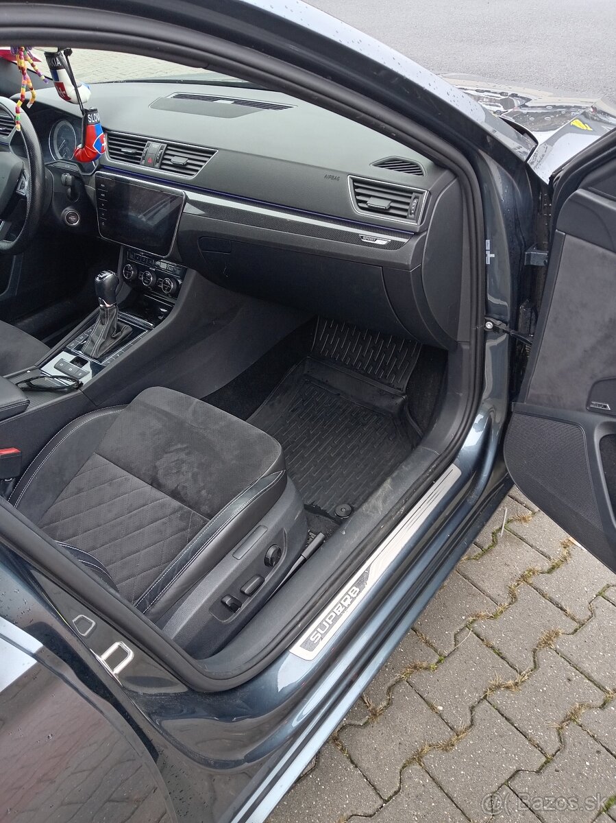 Skoda Superb Sportline 2.0TDI Matrix 4x4 - 11