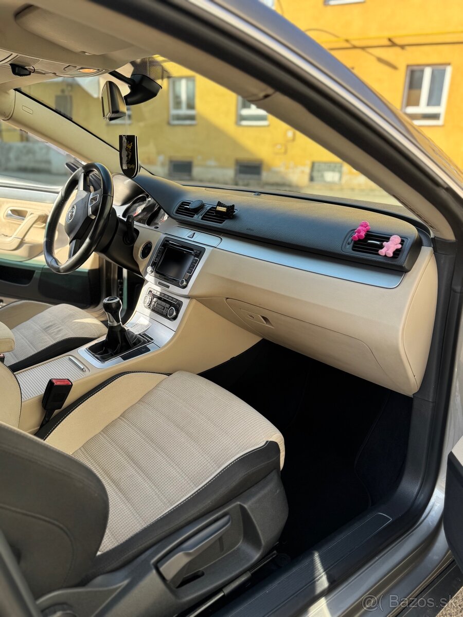 Volkswagen Passat CC - 11