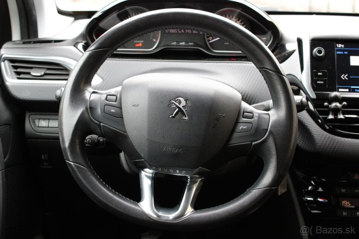 Peugeot 2008 1.2 PureTech Style, benzín 2018 - 11