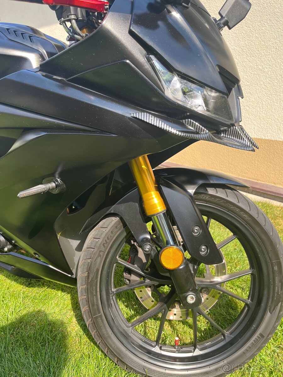Yamaha YZF-R125 - 11