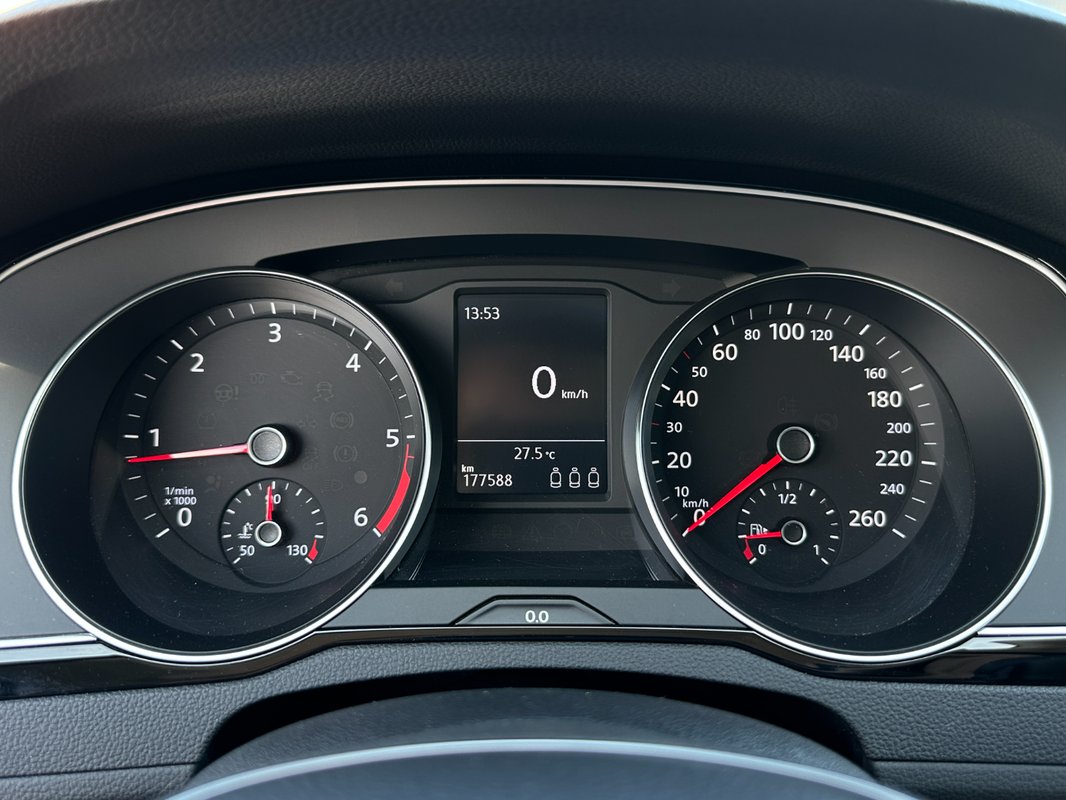 Volkswagen Passat 2.0 TDi - 11