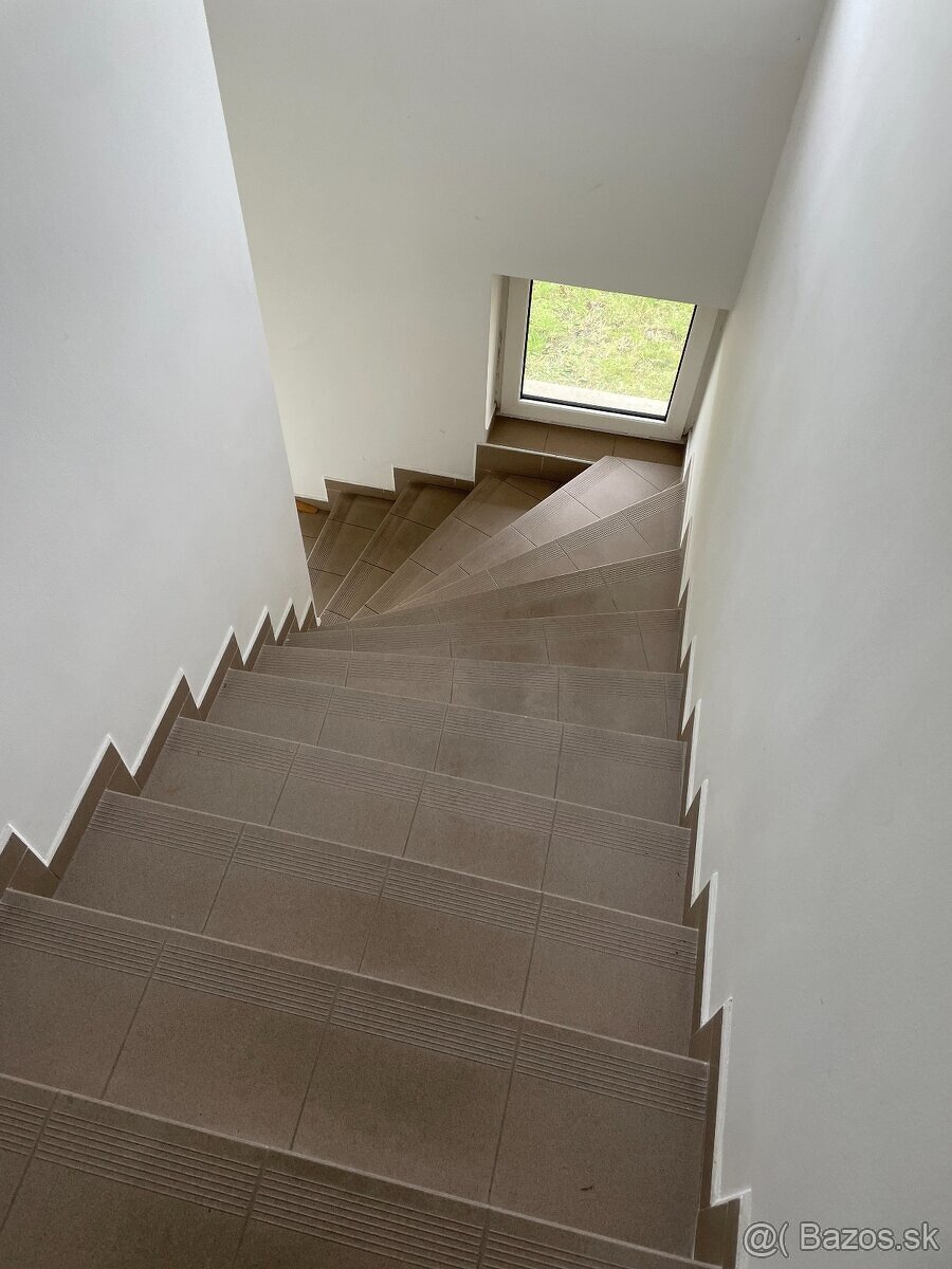 Predám Polyfunkčný dom v Komárne - 11