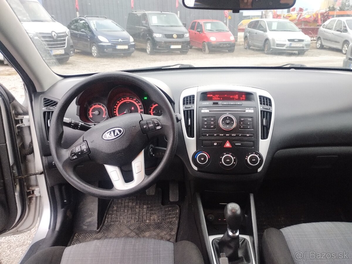 Kia Cee´d 1.4 CVVT L - 11