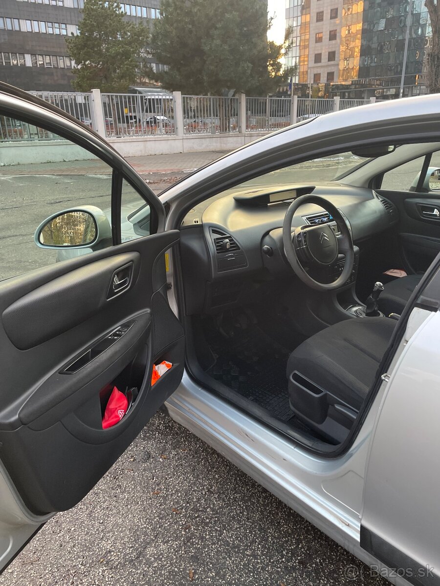 Citroën C4 Hatchback 1.4 16V - 11