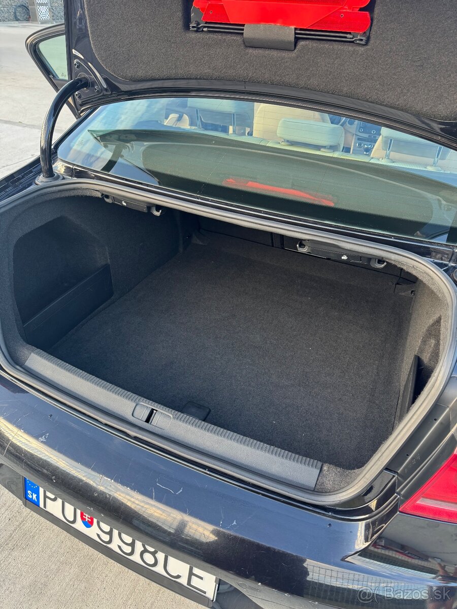 Volkswagen Passat B7 Sedan - 11