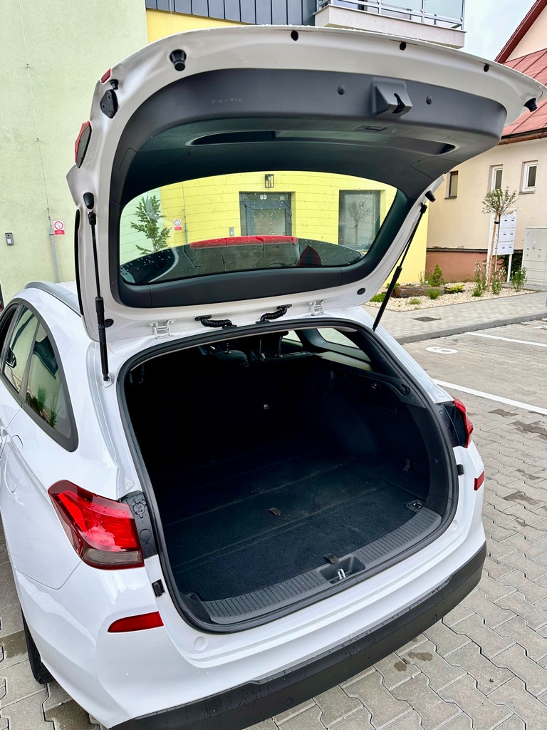 Hyundai i30 CW 1.6 CRDi, 85 kW, r.v. 2019, SK, vyservisované - 11