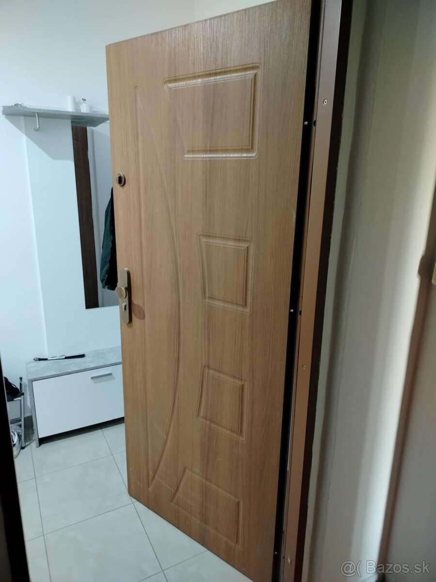Predám 1-izbový veľkometrážny byt v Bánovciach - 11