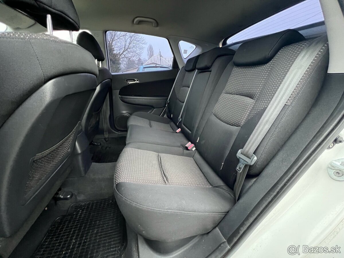 Hyundai i30 1.6 benzín, 84kW, MT/5, rok:08.2007. - 11