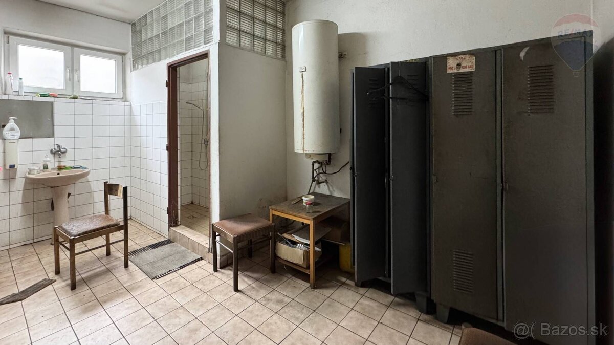 Predajný sklad s administratívou 1.200 m2, podvesným žeriavo - 11