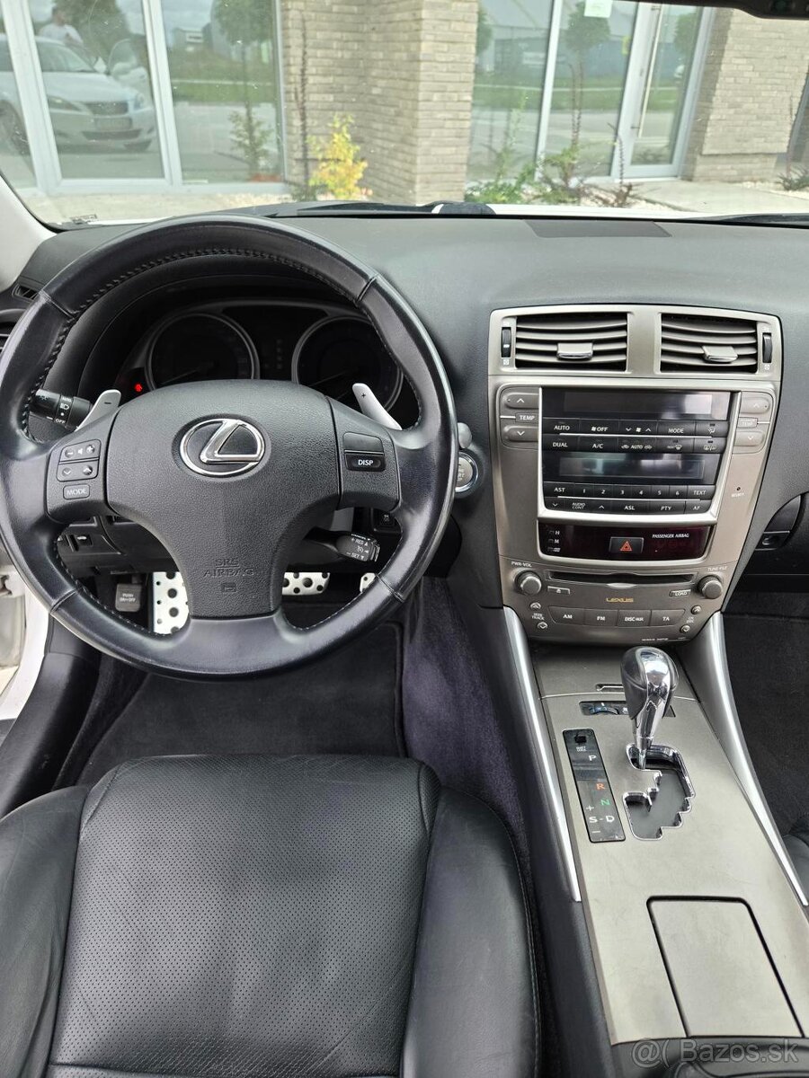 Lexus IS250 A/T - 11