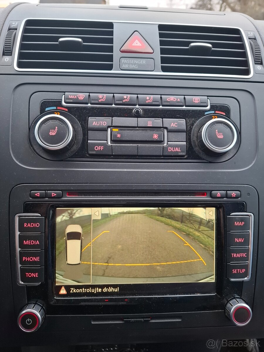 Predám Volkswagen Touran 1,4 TSI Highline - 11