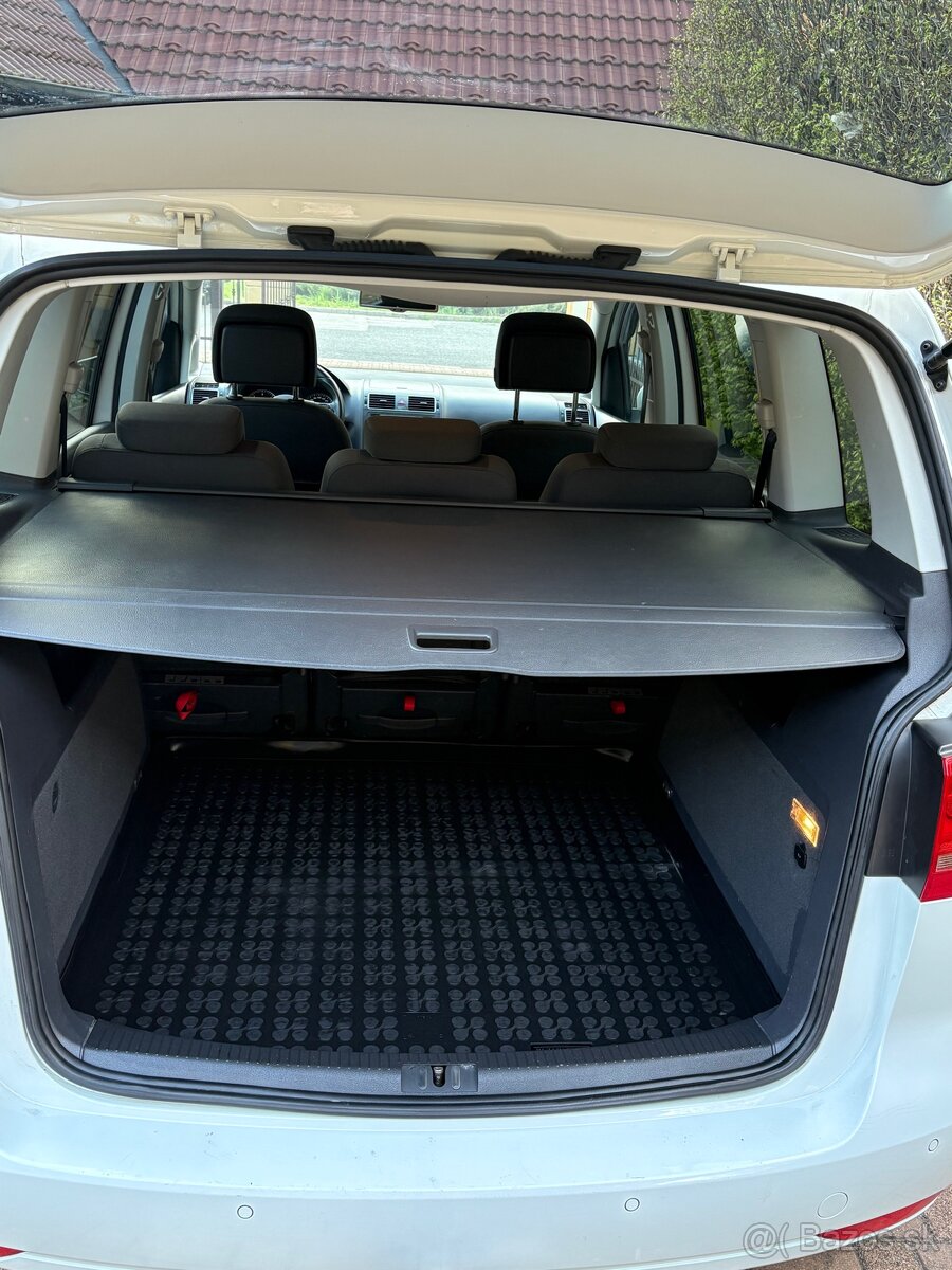 VW Touran 2,0 TDi - 11