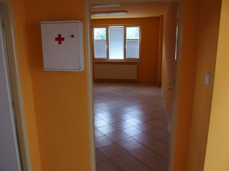 Skladové priestory v oplotenom areáli s vrátnikom - 11