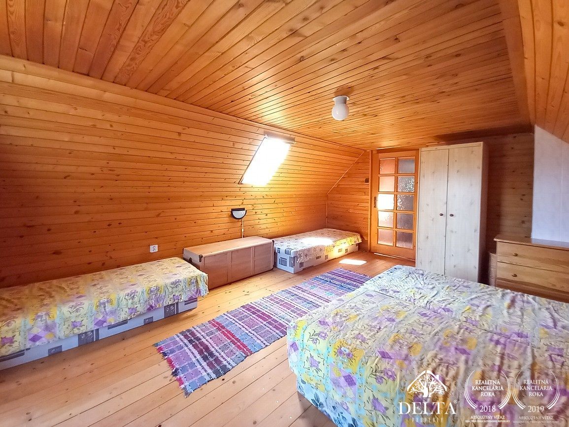 VÝRAZNE ZNÍŽENÁ CENA Rodinný dom - drevenica po vkusnej rek - 11