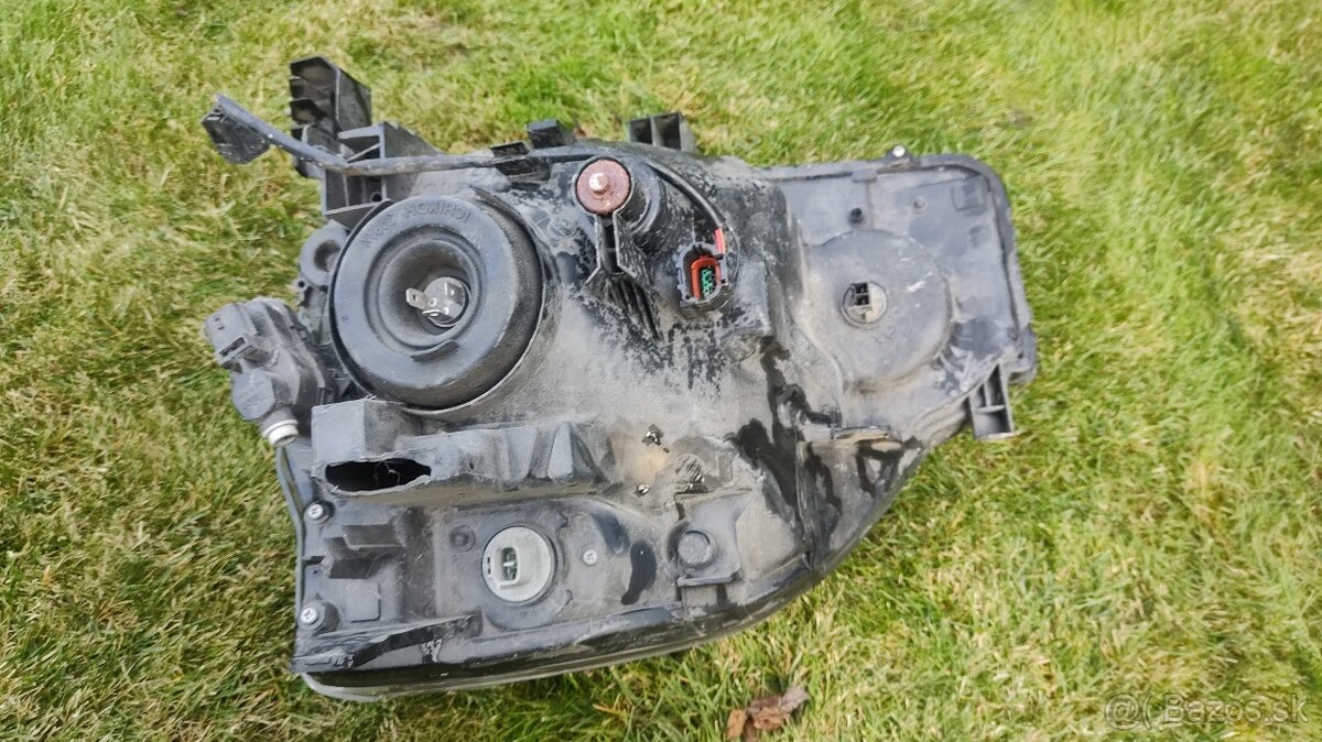 Nissan X-Trail XTrail X Trail T31 - Svetlo Svetlomet Lampa - 11