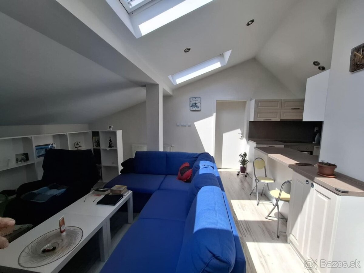 NA PREDAJ - rod.dom, Kľačno, okr. Prievidza - 11