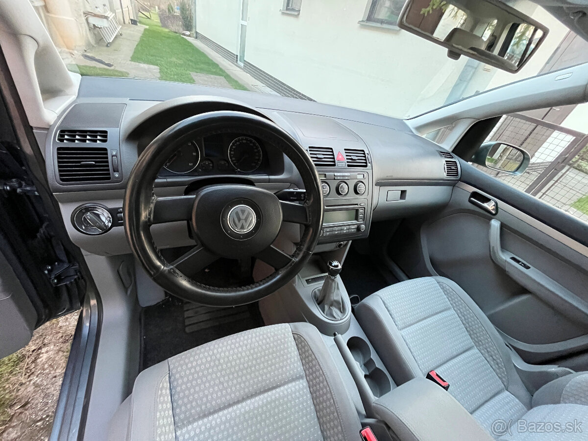 Volkswagen Touran - 11