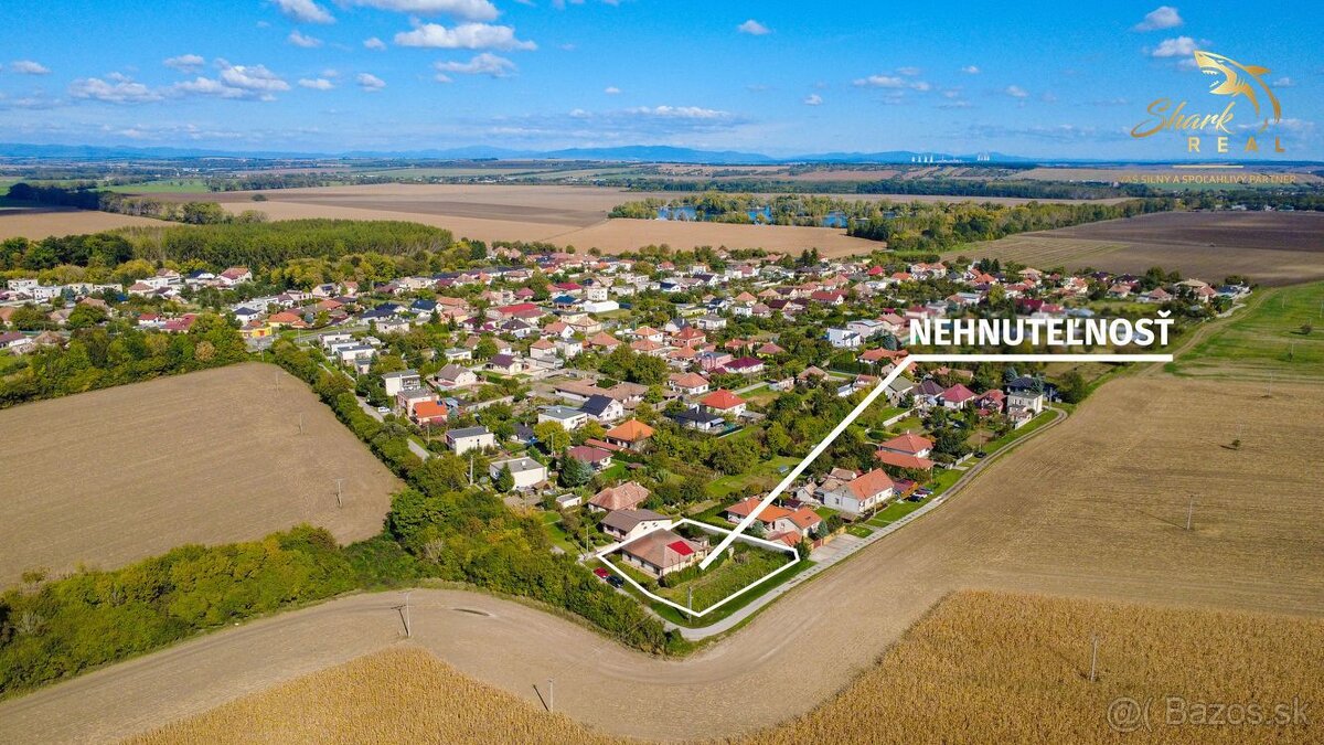 Na predaj 6-izbový rodinný dom s veľkým pozemkom v Komjatici - 11